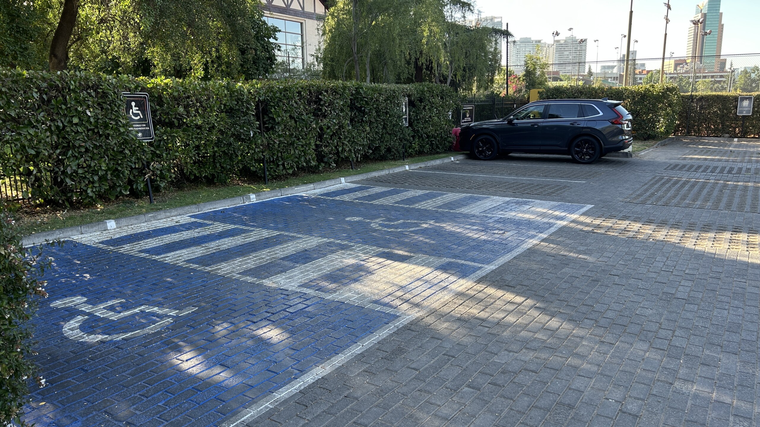 ESTACIONAMIENTOS PREFERENCIALES: COMPROMETIDOS CON LA CONVIVENCIA DEL CLUB