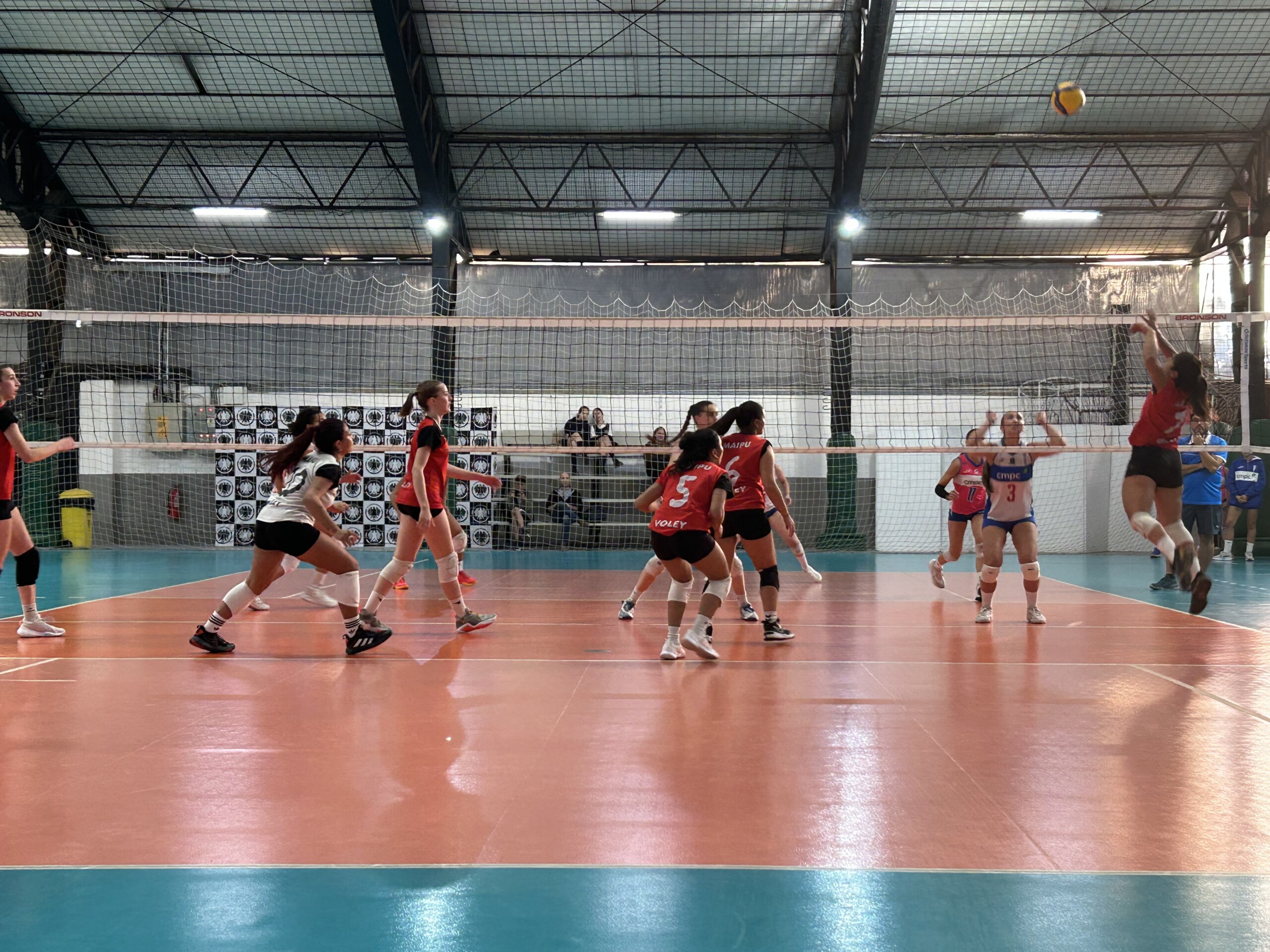 LA COPA GEVERT DE VÓLEIBOL SORPRENDIÓ POR SU CALIDAD Y ENTRETENCIÓN