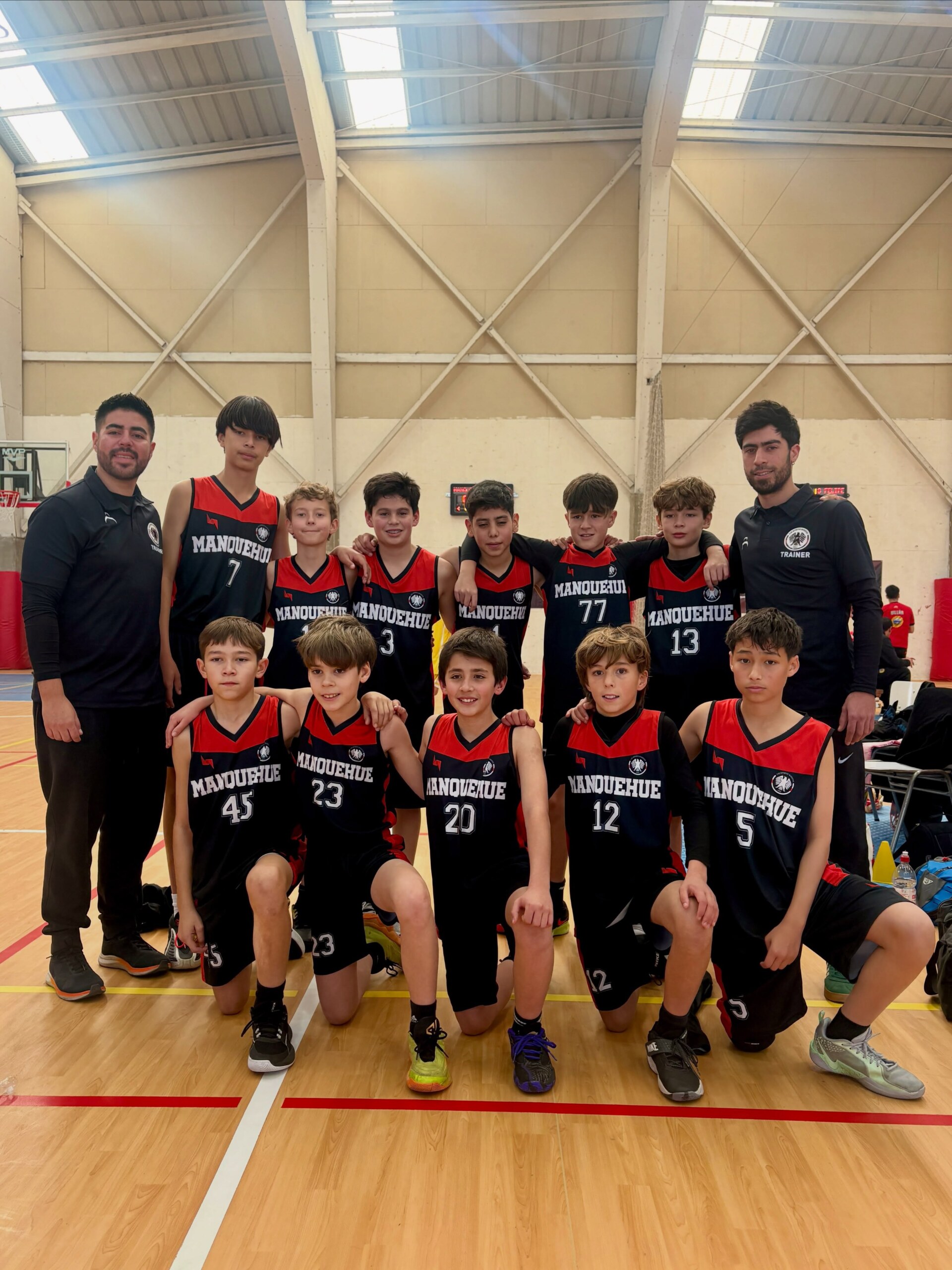 TREMENDA EXPERIENCIA DE LA U13 Y U15 EN LA COPA COLINA DE BÁSQUETBOL